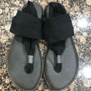 Sanuk Yoga Sling Sandal in Black, Size 10